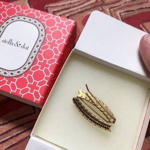 Stella & Dot Guilded Path Ear Climbers